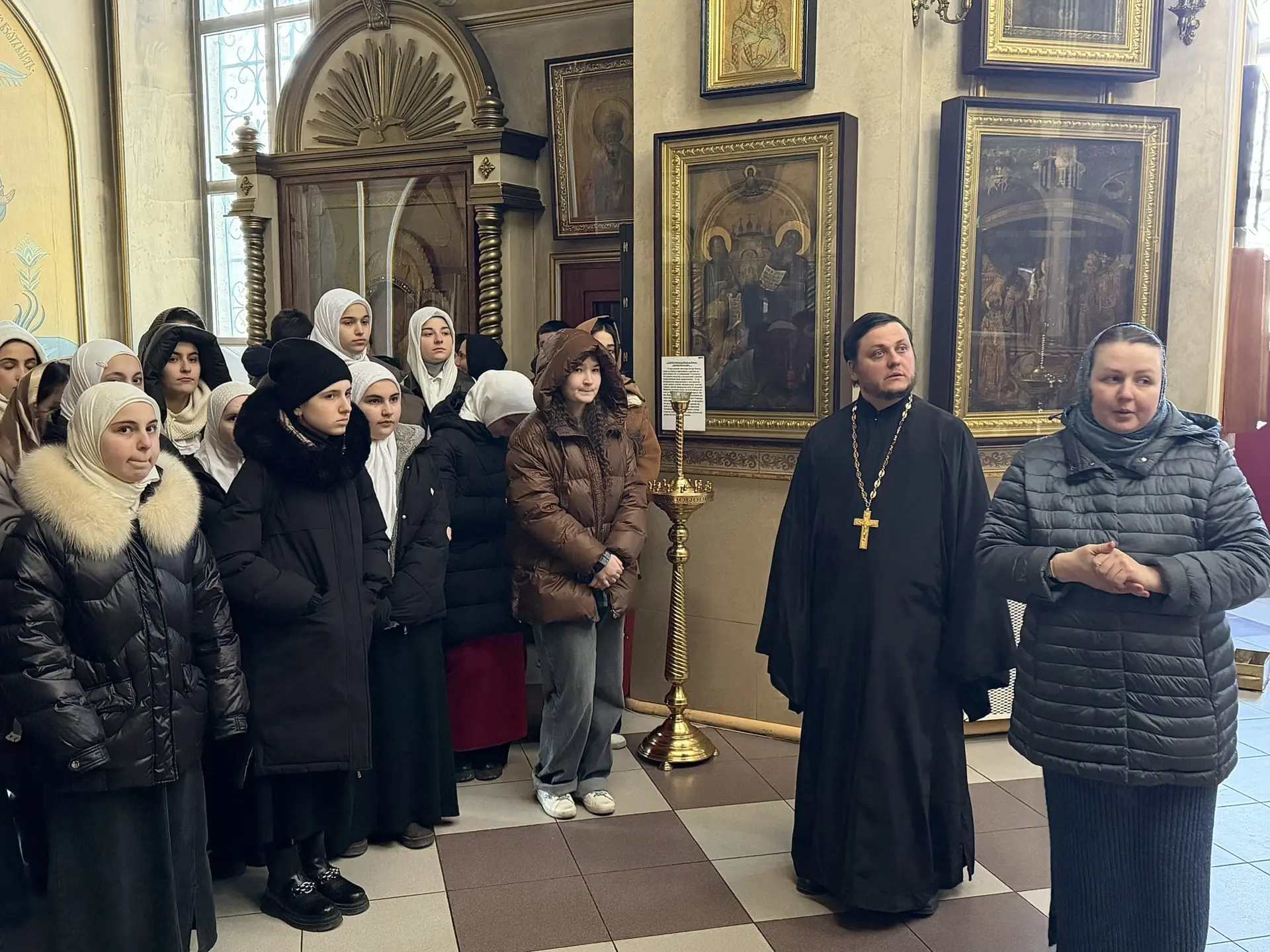 Диалог культур с юных лет: школьники Махачкалы посетили центральную Джума-мечеть и Свято-Успенский кафедральный собор дагестанской столицы